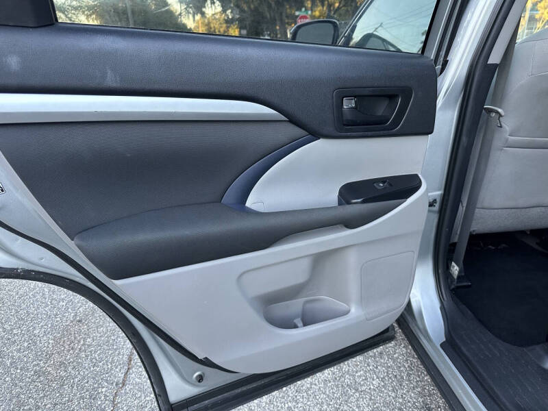 2019 Toyota Highlander LE