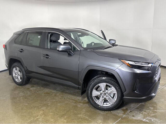 2025 Toyota RAV4 XLE's photo