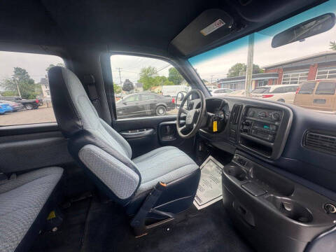 2000 Chevrolet Express G3500 LS