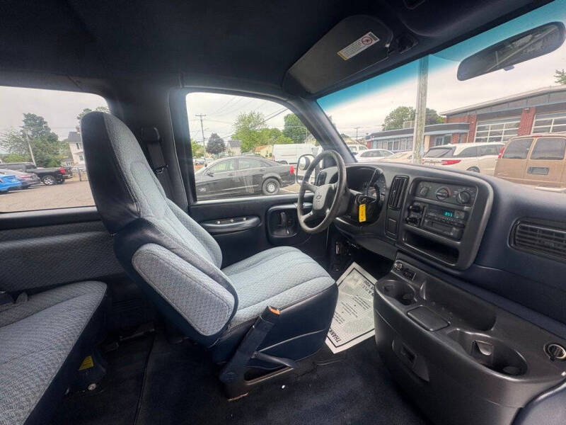 2000 Chevrolet Express G3500 LS