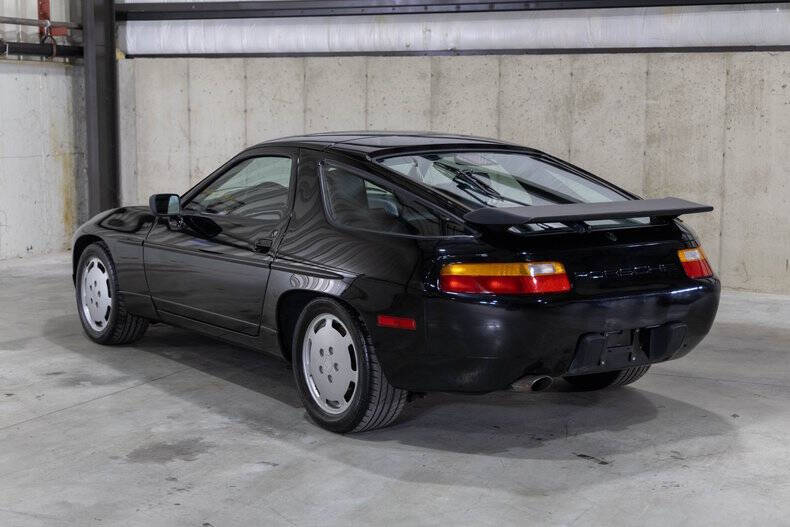 1987 Porsche 928 S4