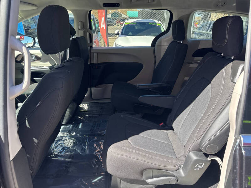 2024 Chrysler Voyager LX