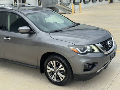 2017 Nissan Pathfinder SL