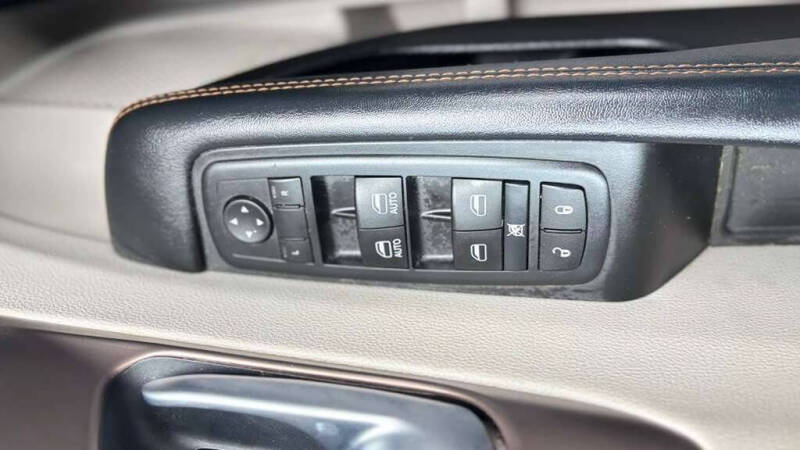 2017 Chrysler Pacifica Touring-L