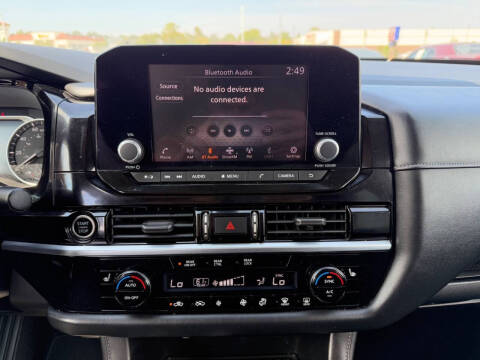 2022 Nissan Pathfinder SV