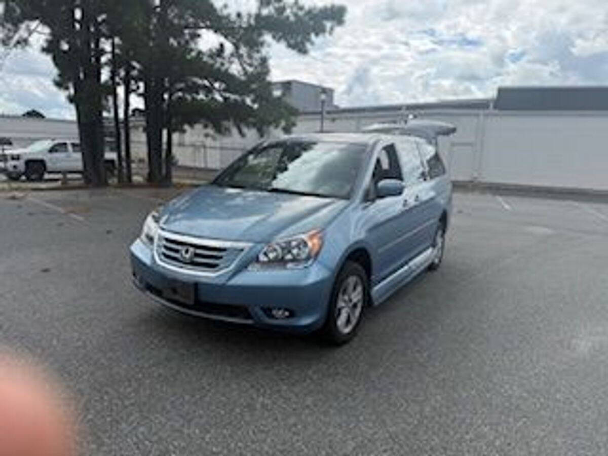 2010-honda-odyssey-touring-4dr-mini-van.jpg