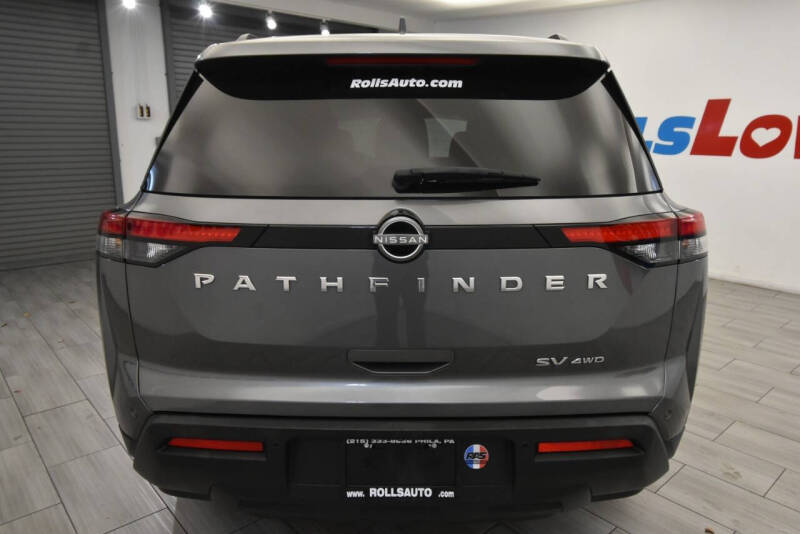 2022 Nissan Pathfinder SV