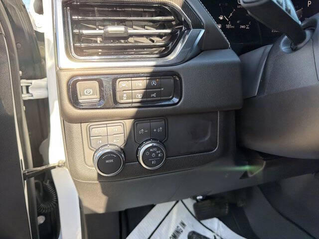 2025 GMC Yukon Elevation