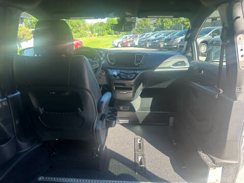 2026 Chrysler Pacifica Select