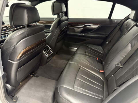 2022 BMW 7 Series 740i