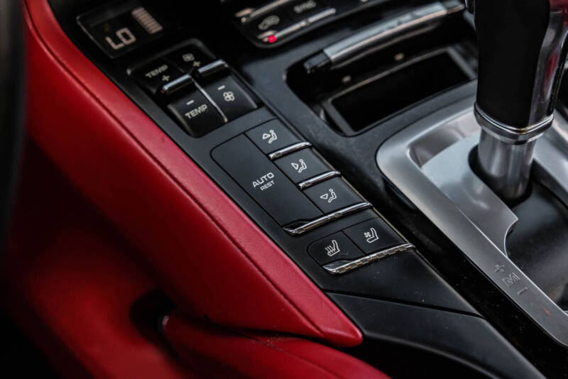 2017 Porsche Cayenne Platinum Edition