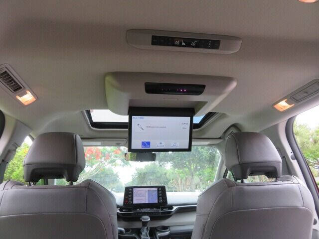 2022 Toyota Sienna Limited 7-Passenger