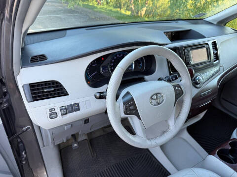 2013 Toyota Sienna XLE 8-Passenger