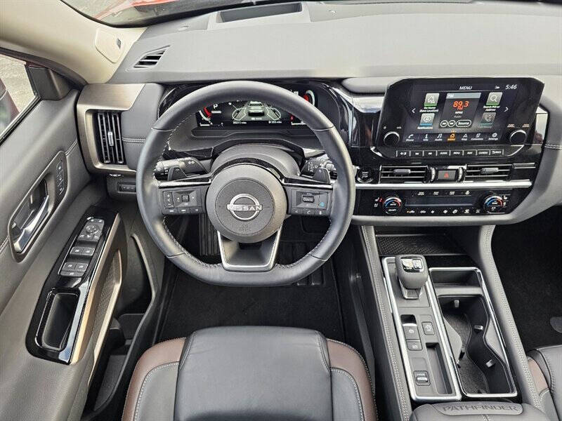 2025 Nissan Pathfinder Platinum
