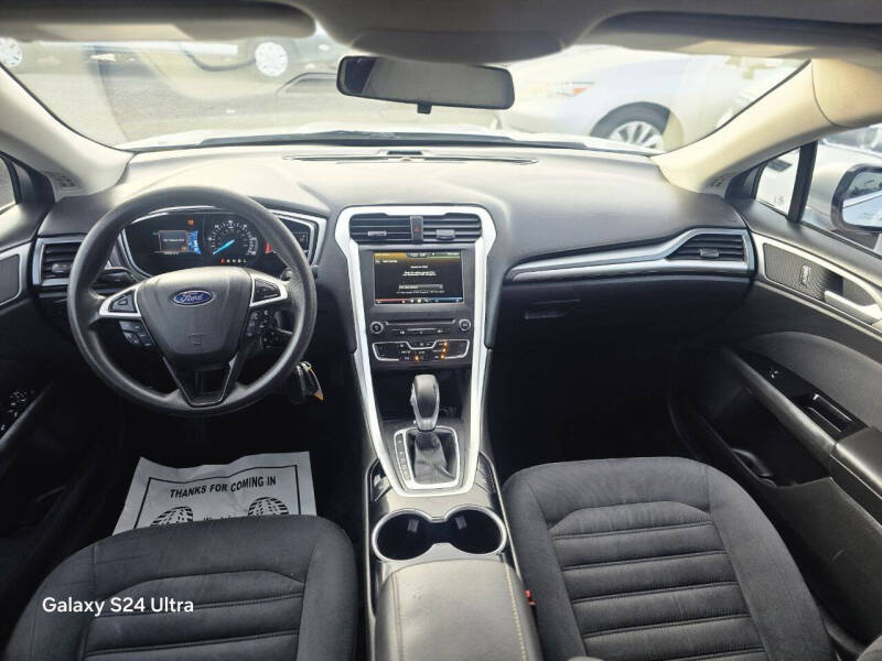 2016 Ford Fusion Hybrid SE