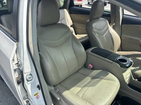 2014 Toyota Prius v Five