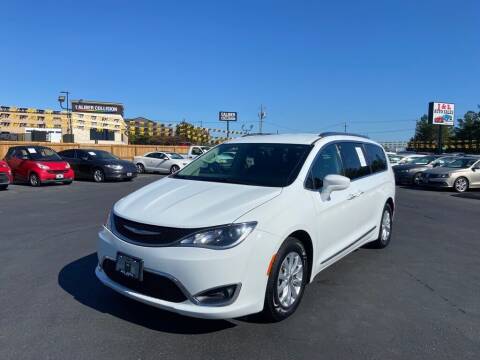 2018 Chrysler Pacifica for sale at J & L AUTO SALES in Tyler TX