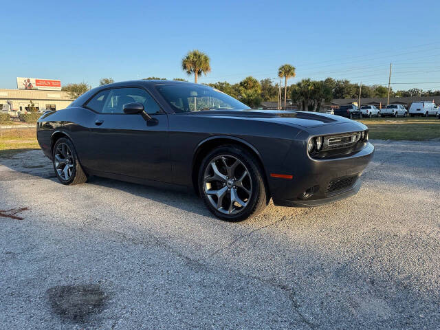 2017 Dodge Challenger SXT Plus's photo