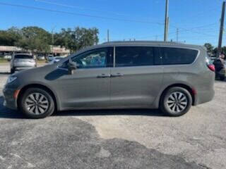 2021 Chrysler Pacifica for sale at Sunset Point Auto Sales & Car Rentals in Clearwater FL