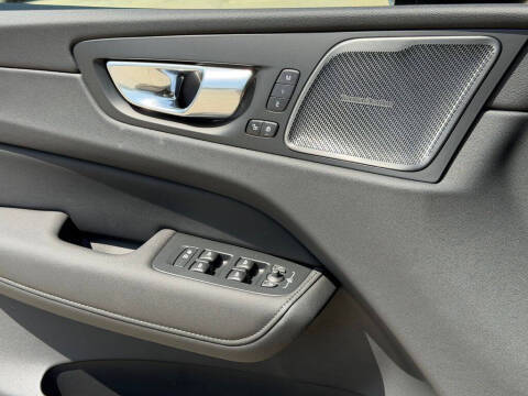 2026 Volvo XC60 T8 Plus