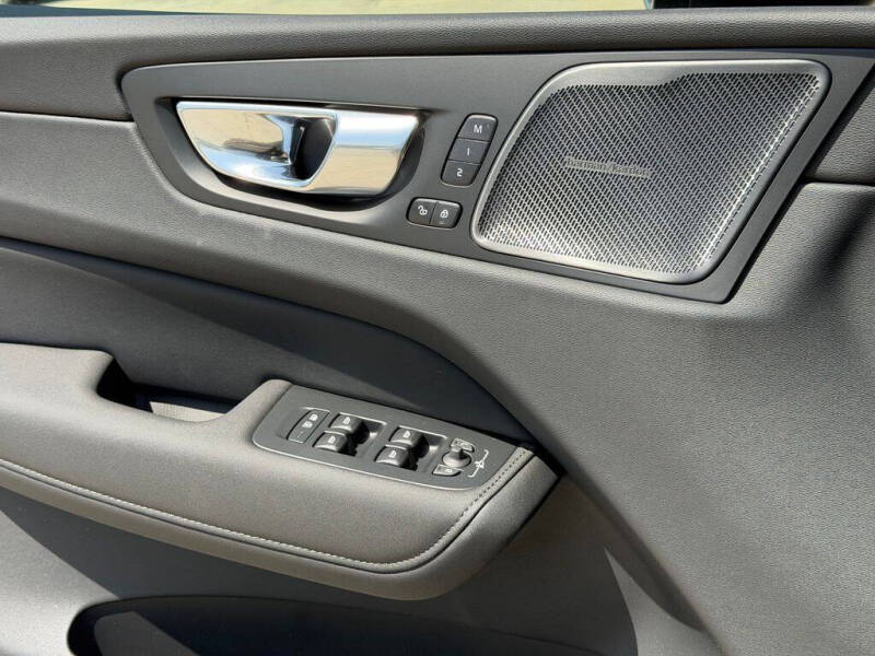 2026 Volvo XC60 T8 Plus