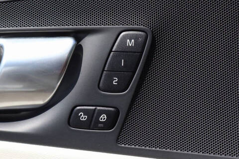 2024 Volvo XC60 B5 Core Dark Theme