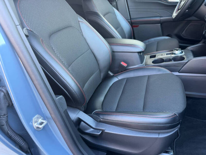 2025 Ford Escape Hybrid ST-Line