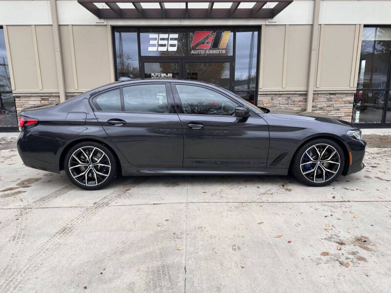 2021 BMW 5 Series M550i photo 2