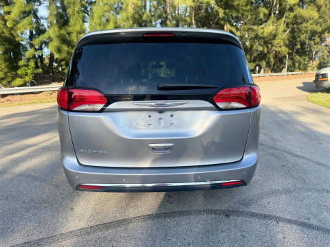 2020 Chrysler Pacifica Touring L