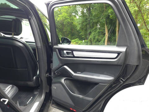 2023 Porsche Cayenne Platinum Edition