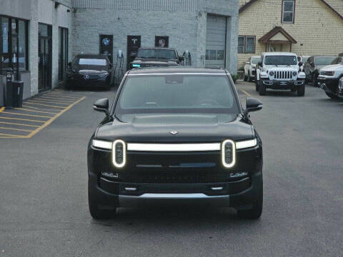 2023 Rivian R1S Adventure