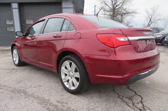 2013 Chrysler 200 Touring photo 3