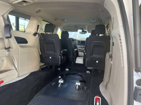 2024 Chrysler Voyager LX