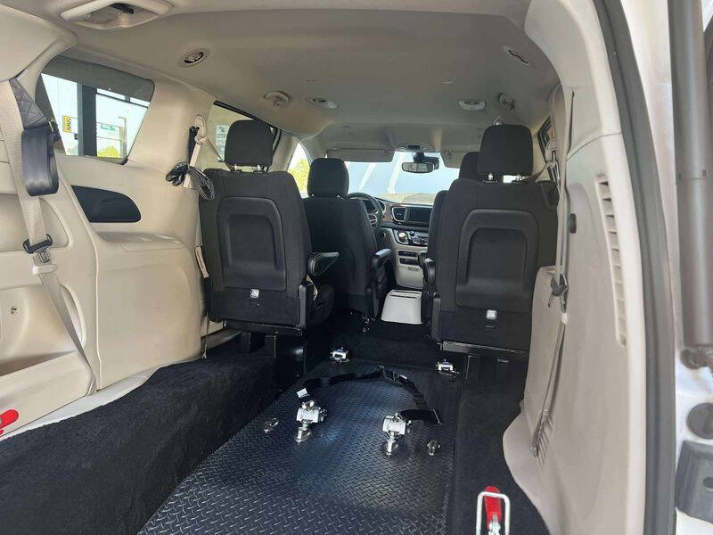 2024 Chrysler Voyager LX