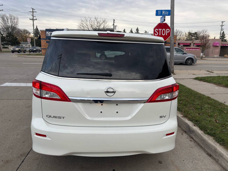 2015 Nissan Quest SV photo 11