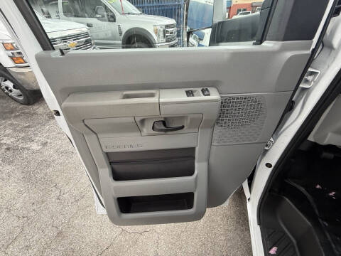 2017 Ford E-Series E-350 SD