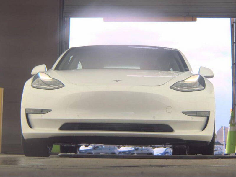 2018 Tesla Model 3 Mid Range
