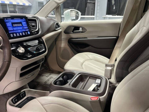 2017 Chrysler Pacifica Touring-L