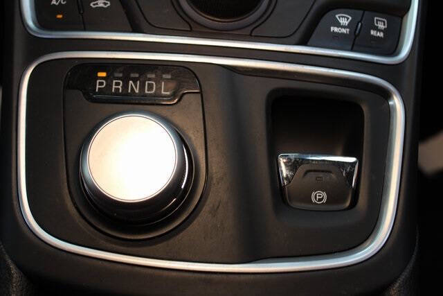 2016 Chrysler 200 LX