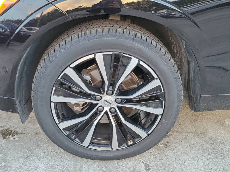 2023 Volvo XC60 B5 Plus Dark Theme