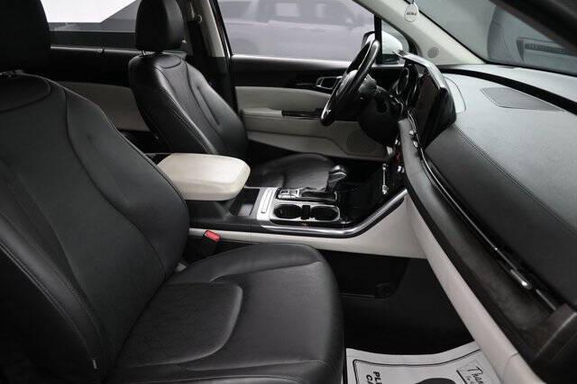 2024 Kia Carnival EX