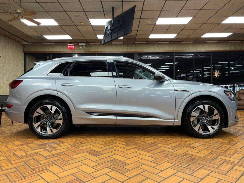 2022 Audi e-tron quattro Premium Plus