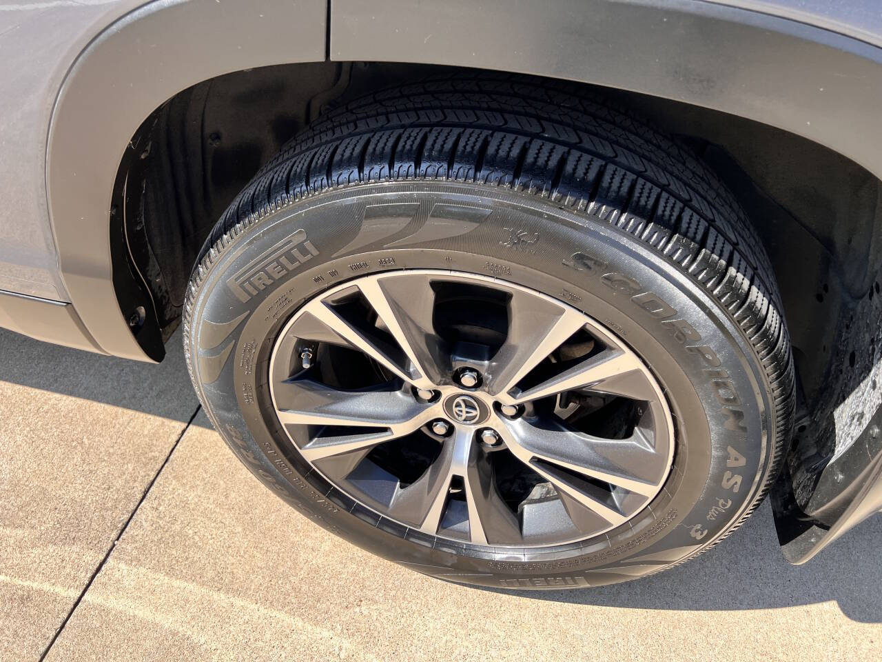 Used Car 2019 Toyota Highlander  Le 4dr Suv (2.7l I4) For Sale Under $20,000 In Austin, Texas