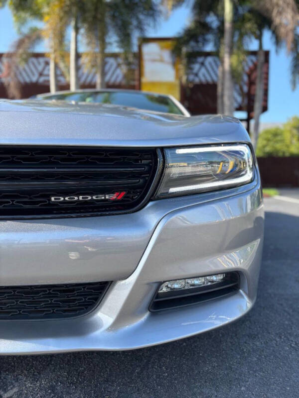 2016 Dodge Charger SXT's photo