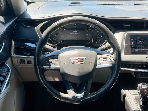 2022 Cadillac XT4 Luxury