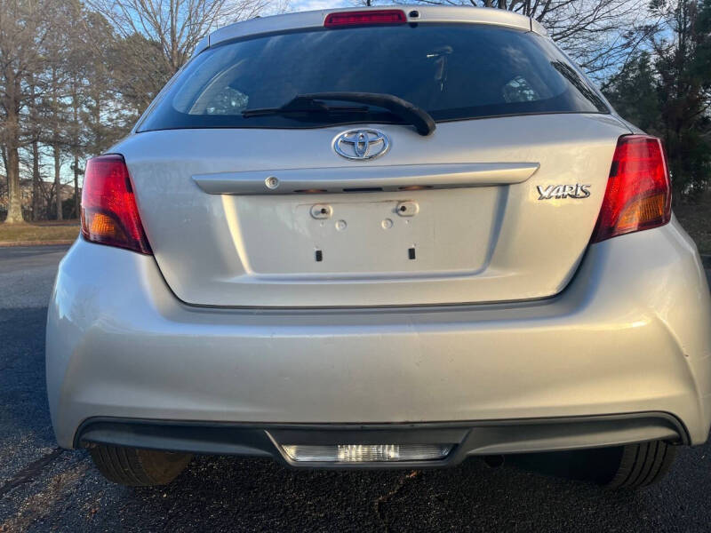 2017 Toyota Yaris 5-Door LE