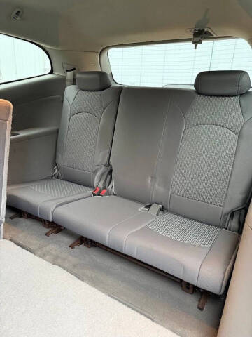 2011 Chevrolet Traverse LS