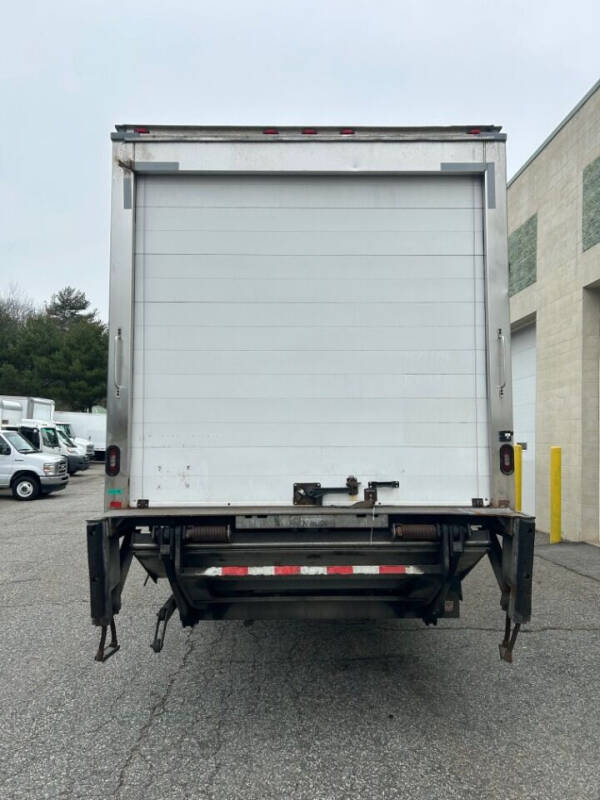 2018 Freightliner M2 106
