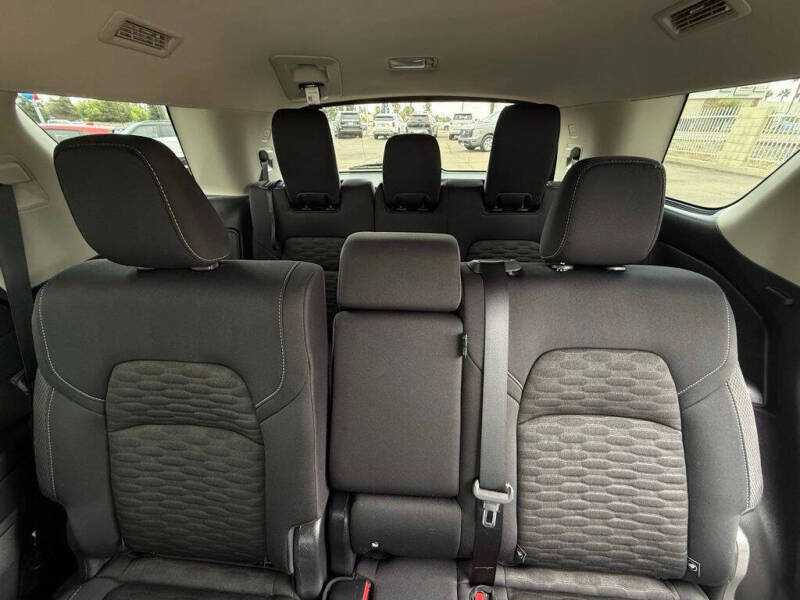 2023 Nissan Pathfinder SV