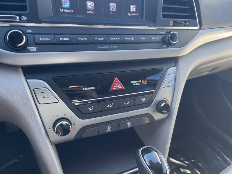 2017 Hyundai Elantra SE